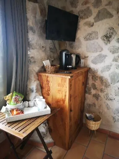 Cabanon rénové en pierre chambre privative avec sdb et vue mer entièrement neuf Gourdon  Couette-café Gourdon (Alpes-Maritimes)