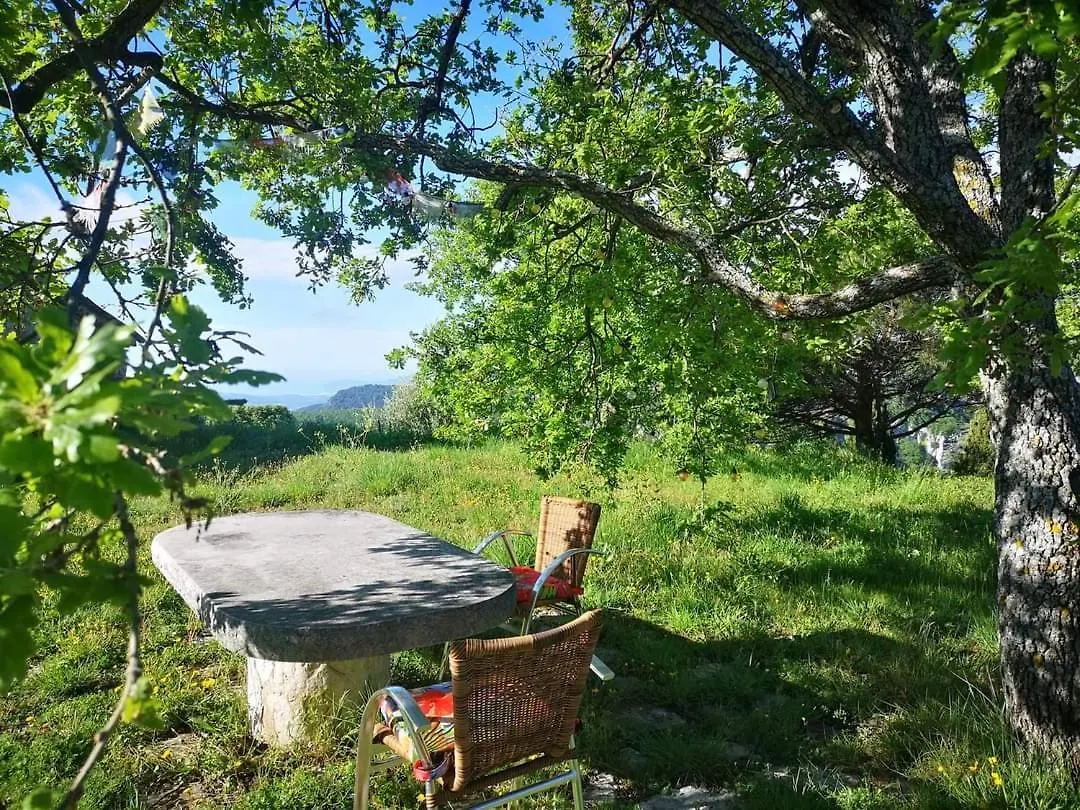 Cabanon rénové en pierre chambre privative avec sdb et vue mer entièrement neuf Gourdon  0*, Gourdon (Alpes-Maritimes) France
